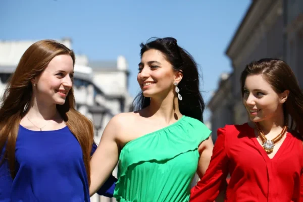 Cómo vestir bien con poco dinero guía práctica y con estilo